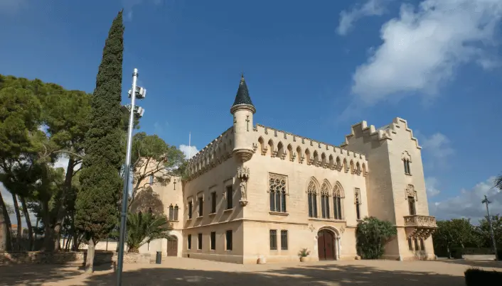 Publicidad exterior en el Centro Histórico de Vila-Seca Soportes publicitarios en el Centro Histórico de Vila-Seca