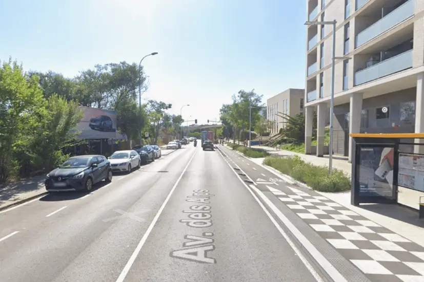 Vallas y mupis en La Gavarra, El Pedró y la carretera de Esplugues, la puerta norte de Cornellà hacia Barcelona