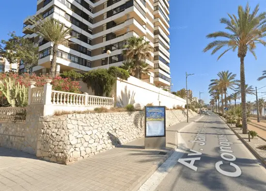 Publicidad exterior Coveta Fumá y Pueblo Acantilado