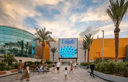 Publicidad exterior en el Centro Comercial L'Aljub