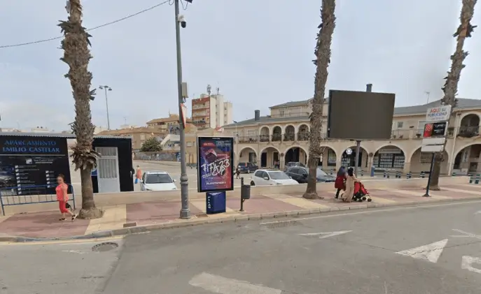 Publicidad exterior en Avenida Emilio Castelar