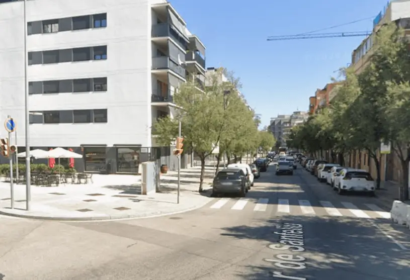 Vallas en la franja sur de Esplugues, entre la carretera d'Esplugues y la avenida de Sant Ildefons, junto a Cornellà