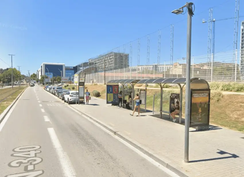 Marquesinas y vallas en el eje de la carretera de Collblanc y la calle Laureà Miró, entre Esplugues y L'Hospitalet