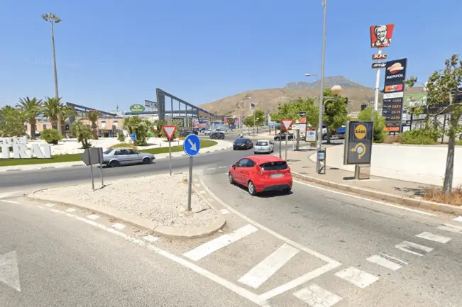 Publicidad exterior en parque comercial La Marina