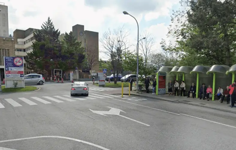 Marquesinas en los accesos al Hospital Universitario Galdakao-Usansolo y el entorno de Usansolo