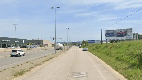 Publicidad exterior en la entrada por la AP-7