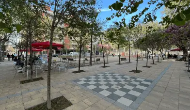 Publicidad exterior en la Plaça Jaume I Publicidad exterior en la Plaça Jaume I