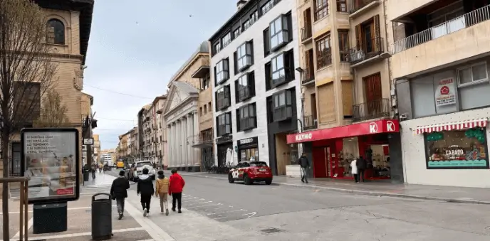 Publicidad exterior en la Calle del Coso Publicidad exterior en la Calle del Coso