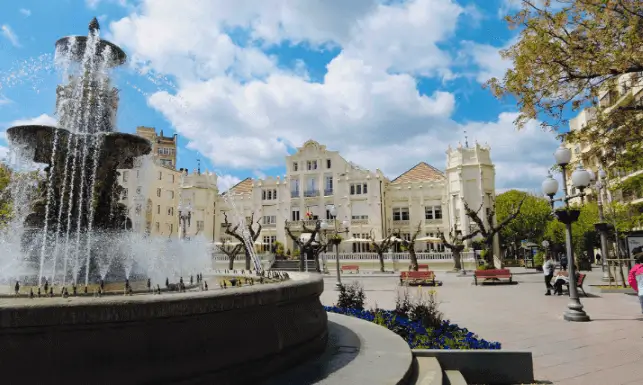 Publicidad exterior en la Plaza Navarra Publicidad exterior en la Plaza Navarra