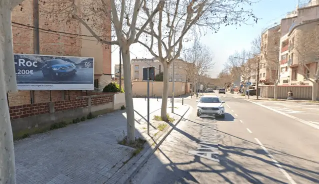 Publicidad exterior en Passeig de Verdaguer y Av. Montserrat Mupis y vallas en Passeig de Verdaguer, Igualada