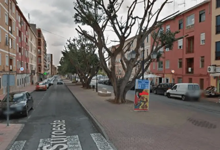 Mupis y vallas en la calle Andalucía, la avenida Suroeste y las salidas por carretera de La Vall d'Uixó