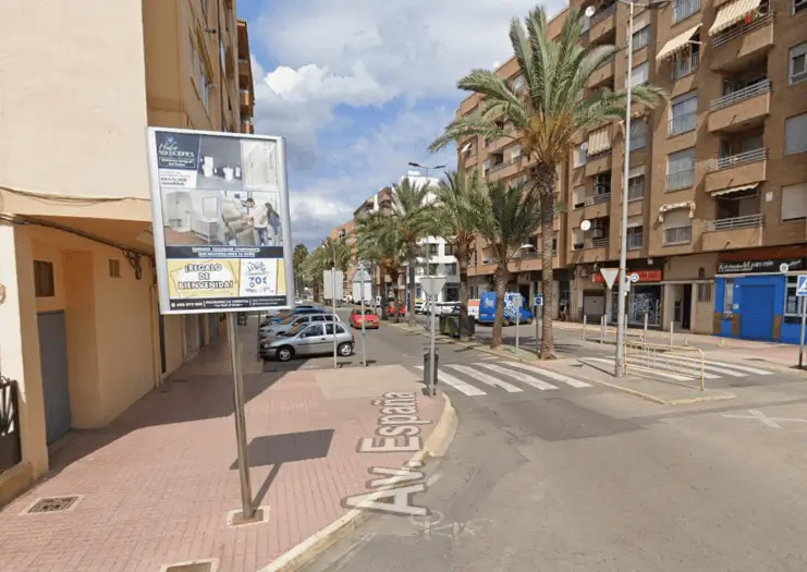 Mupis en las avenidas Cortes Valencianas y del Agricultor, el eje de la estación de autobuses de La Vall d'Uixó