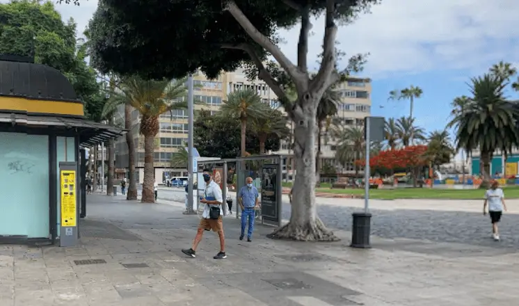 Mupis y marquesinas en el entorno del Parque Santa Catalina, el puerto de La Luz y la playa de Las Canteras de Las Palmas de Gran Canaria