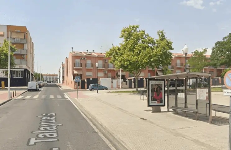 Marquesinas en la urbanización Montealto y la barriada de María Auxiliadora en Mérida, zonas residenciales con perfil familiar y conexión con la N-630 hacia el norte de la provincia