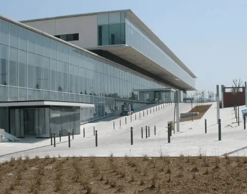 Publicidad exterior en la Ronda Hospital