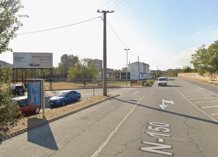 Vallas en la N-150 hacia Cerdanyola y en las rotondas de la carretera de Ripollet, en Montcada i Reixac