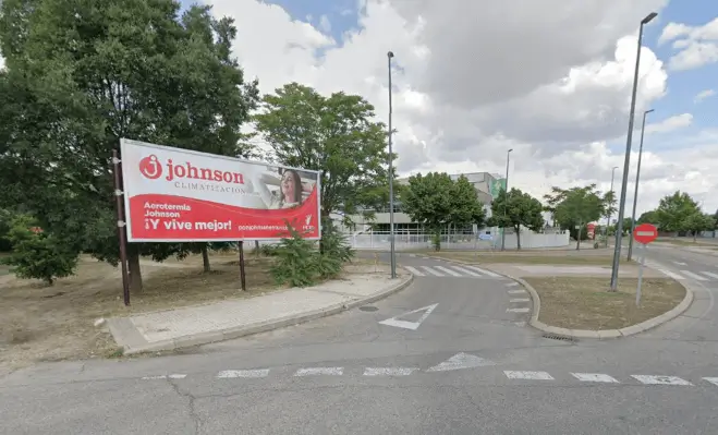 Publicidad exterior en el Centro Comercial Nassica, Pinto