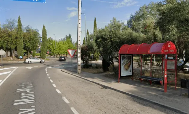 Accesos por A-5 a Navalcarnero Monopiostes y vallas en accesos de Navalcarnero