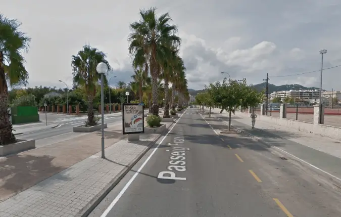 Publicidad exterior en Passeig Francisco Brines Mupis y marquesinas en Passeig Francisco Brines