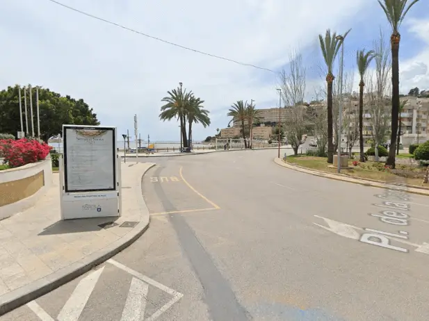 Mupis y marquesinas en Avenida España y centro