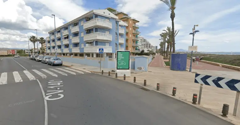 Mupis y marquesinas en la Avenida Papa Luna de Peñíscola