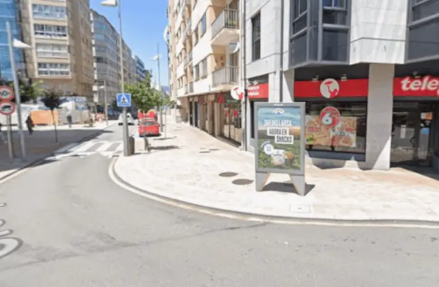 Publicidad exterior en Loureiro Crespo y entorno sanitario OOH en Loureiro Crespo y Praza de Galicia, Pontevedra