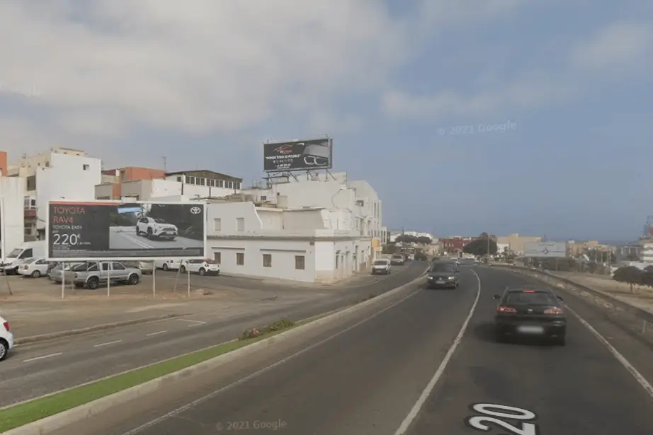 Vallas de gran formato en las entradas de Puerto del Rosario desde la circunvalación, la carretera de Antigua y la salida al aeropuerto