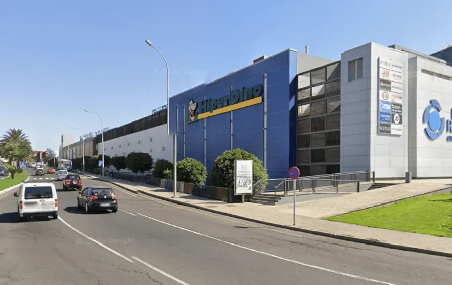 Termómetros, vallas y lona de Marco Visual en el centro comercial abierto de Puerto del Rosario, entre León y Castillo y Primero de Mayo