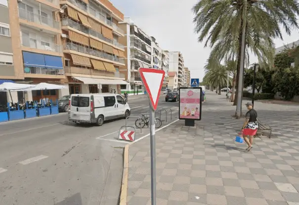 Publicidad exterior en la avenida del Mediterráneo