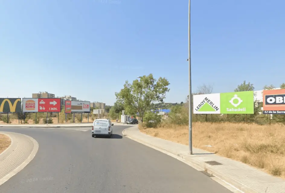 Vallas en el corredor de la AP-7 y la B-30, entre Rubí, Badia del Vallès y el recinto ferial de Can Salvatella