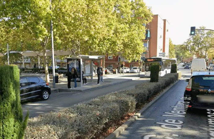 Marquesinas en el ensanche residencial de San Fernando de Henares, entre la avenida de San Sebastián y la avenida de Montserrat