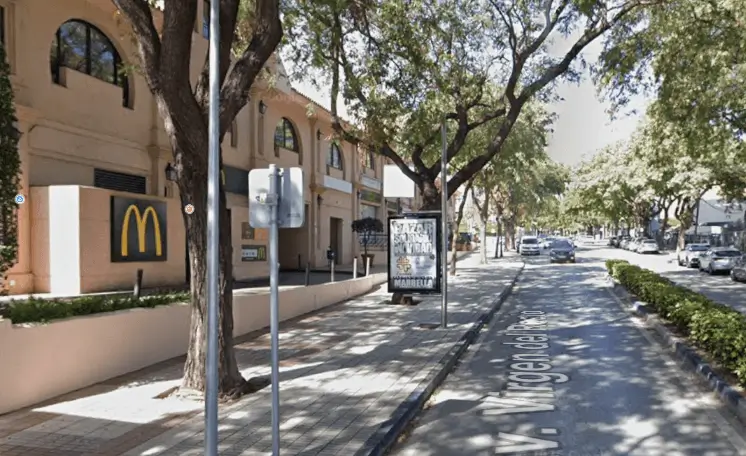 Mupis y marquesinas en la avenida de Salamanca y el corredor entre San Pedro Alcántara, Guadalmina y Nueva Andalucía