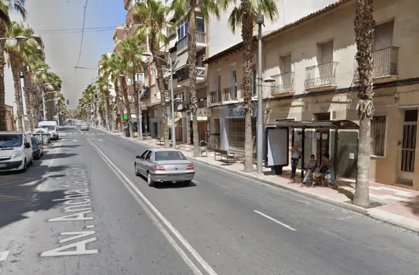 Publicidad exterior en el centro de San Vicente Mupis y marquesinas en el centro de San Vicente