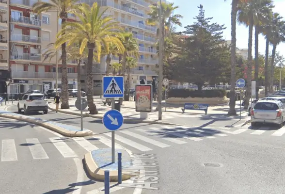 Mupis y marquesinas en el centro de Santa Pola