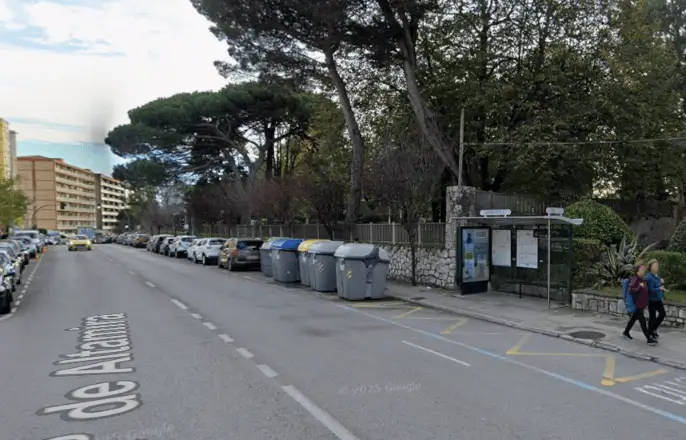 Marquesinas y mupis en el paseo General Dávila, eje longitudinal que vertebra Santander de oeste a este por su parte alta