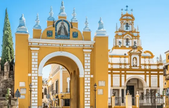 Soportes publicitarios en La Macarena, Sevilla
