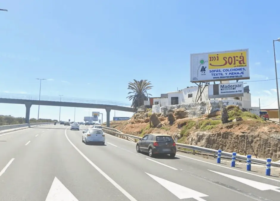 Vallas y mupis en La Pardilla, el parque comercial La Estrella y el área de La Mareta, el gran nodo de compras de Telde