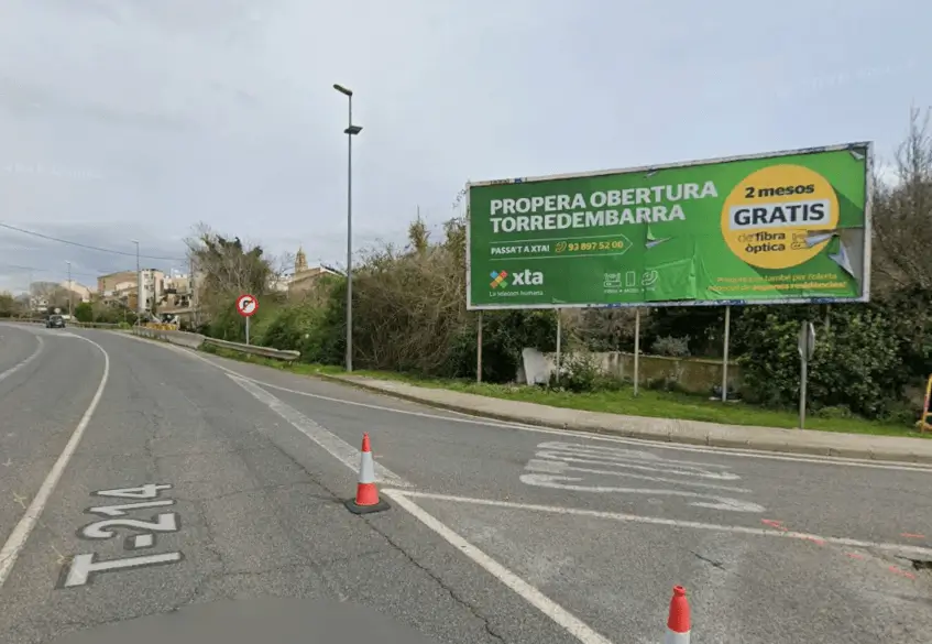 Vallas de gran formato en la N-340, la carretera de Altafulla y el acceso desde la autopista AP-7 en Torredembarra