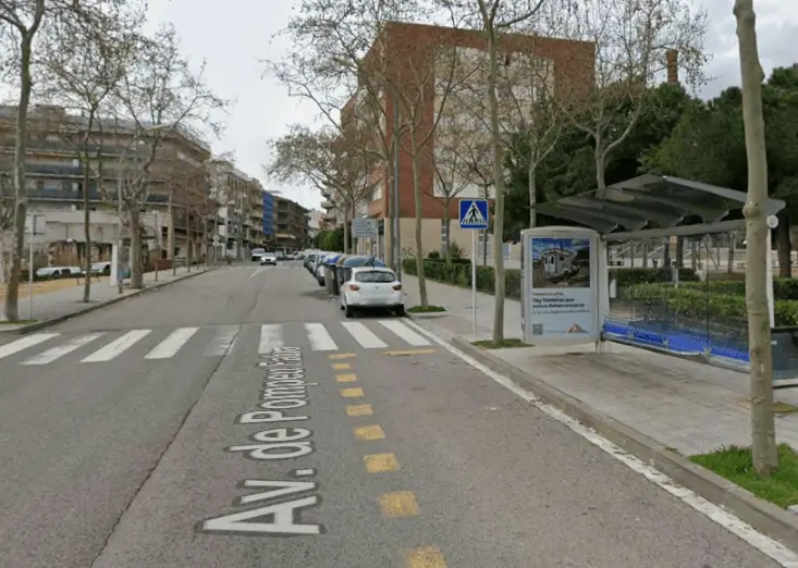 Marquesinas y vallas en el eje comercial de Pere Badia y Antoni Roig, la zona de mayor paso peatonal de Torredembarra