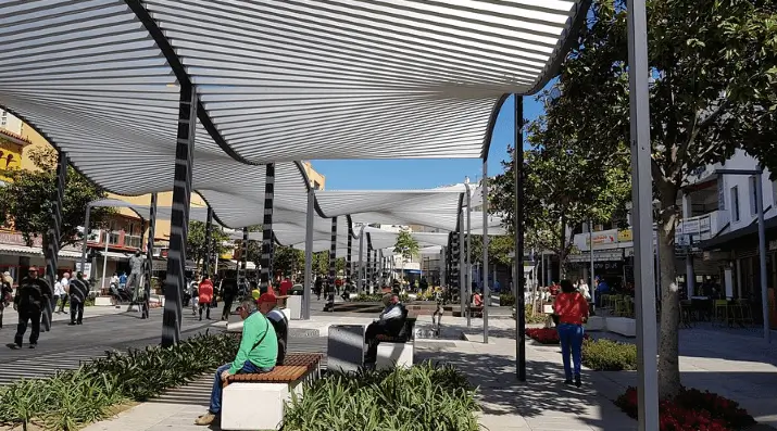 Publicidad exterior en la Plaza Costa del Sol Publicidad exterior en la Plaza Costa del Sol de Torremolinos