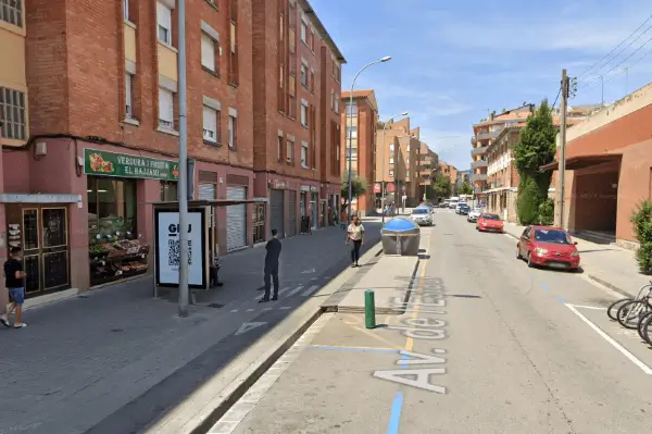 Publicidad exterior en la zona deportiva de Vic Marquesinas en Av. de l'Estadi y Av. Olímpia