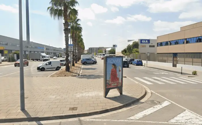 Mupis y vallas en la Avinguda del Progrés y Parc de Negocis de Viladecans