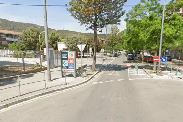 Soportes de publicidad exterior en la Riera de Sant Llorenç y Miguel de Cervantes