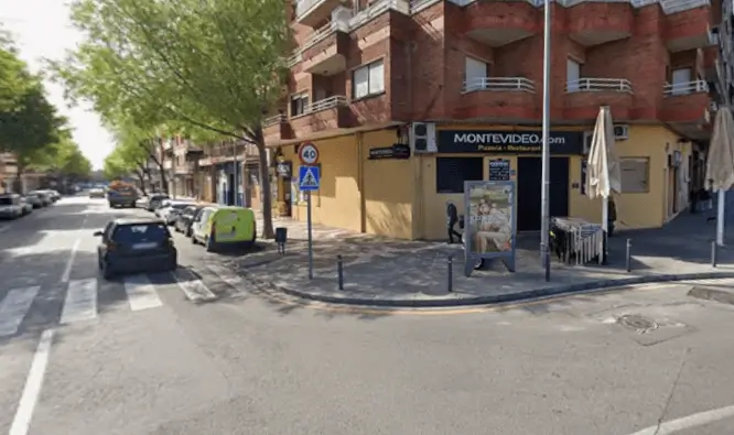 Mupis y marquesinas en la Avinguda de la Roureda y calle Doctor Reig