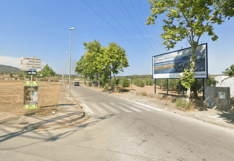 Vallas de gran formato junto al Parc Comercial Vilanova y el Leroy Merlin de la ronda Europa