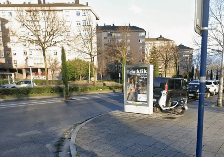 Mupis y vallas en Lakua-Arriaga, una de las áreas con mayor flujo de Vitoria-Gasteiz