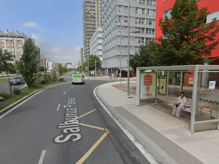 Mupis y vallas en Salburua, una de las áreas con mayor flujo de Vitoria-Gasteiz