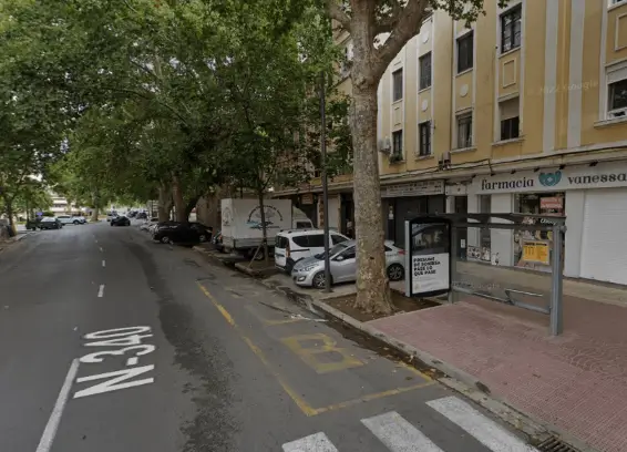Avenida de Selgas y oficina de turismo Font del León y oficina de turismo en Xàtiva