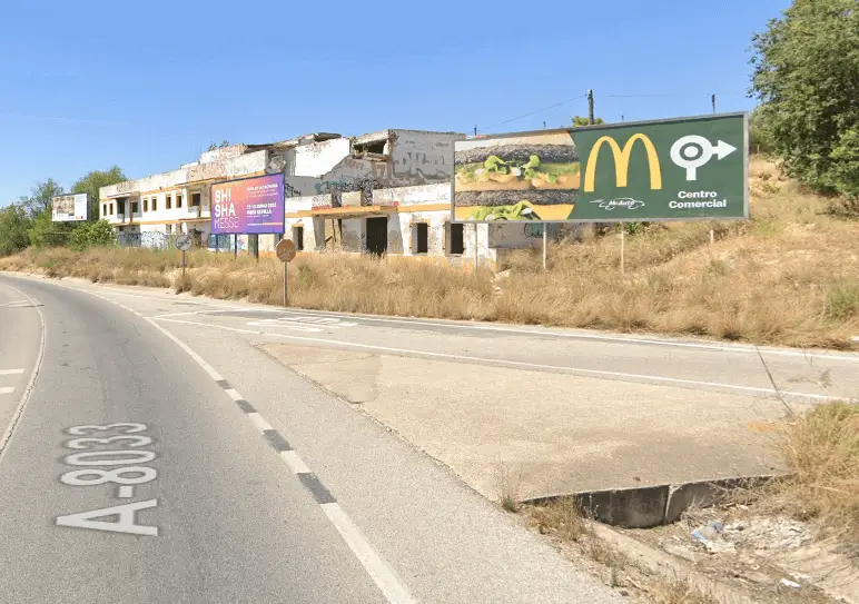 Publicidad exterior en la zona del Puente del Dragón