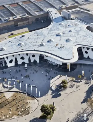 Publicidad exterior durante MWC en Gran Via MWC Barcelona en Fira Gran Via